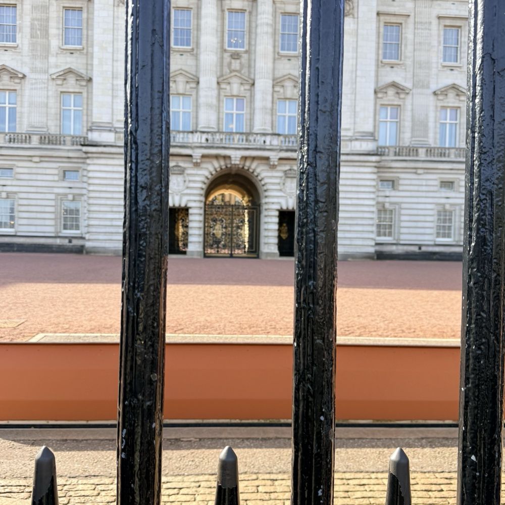 Buckingham Palace - Landmarks & Historical Buildings Near Me - London, XGL