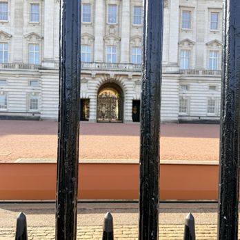 Buckingham Palace - Landmarks & Historical Buildings Near Me - London, XGL
