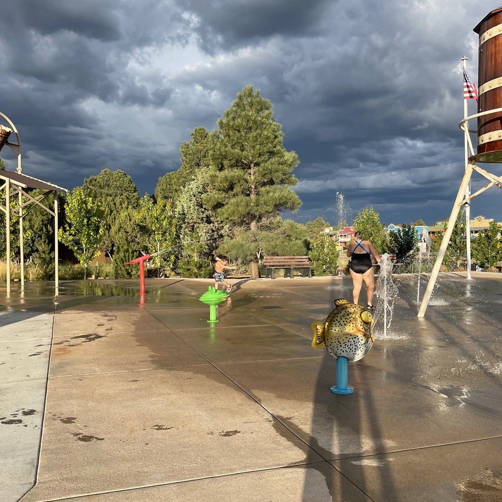 Cabin Fever - Splash pad was so much bigger than anticipated! It's awesome for kiddos...and for parents who love joining along! - Vacation Rentals Near Me - Overgaard, Arizona