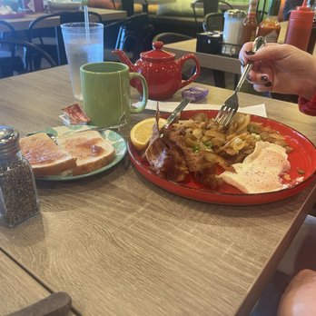 Babs Delta Diner - Crispy bacon and 2 over medium eggs should have been scrambled eggs. - Korean Near Me - Vallejo, California