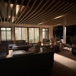 Hilton Grand Vacations Club Maui Bay Villas - Sitting near lobby