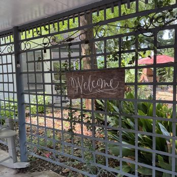 Mouton Plantation - Bed & Breakfast Near Me - Lafayette, Louisiana