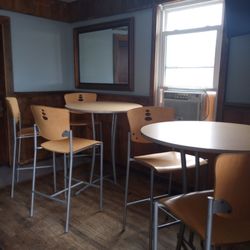 Da Chicken Cribb - Indoor seating