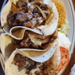 Fiesta Acapulco - Cheesy steak tacos
