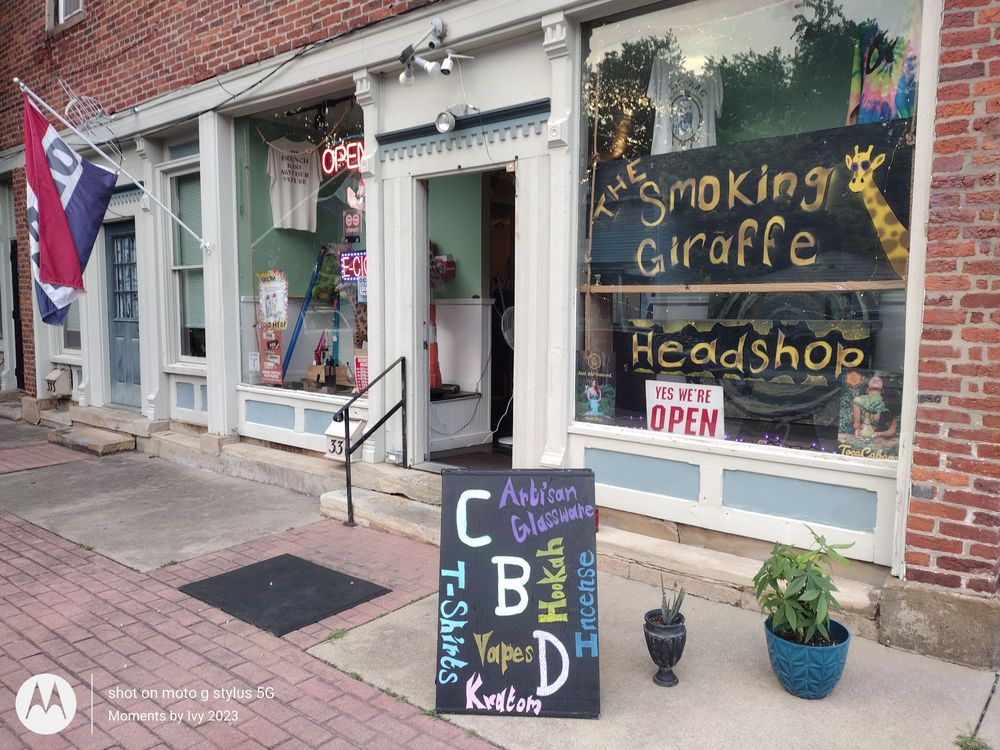 THE SMOKING GIRAFFE Updated September 2024 331 N High St