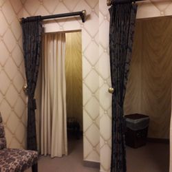 San Antonio Regional Hospital - Women's Breast & Imaging Center - Private dressing room