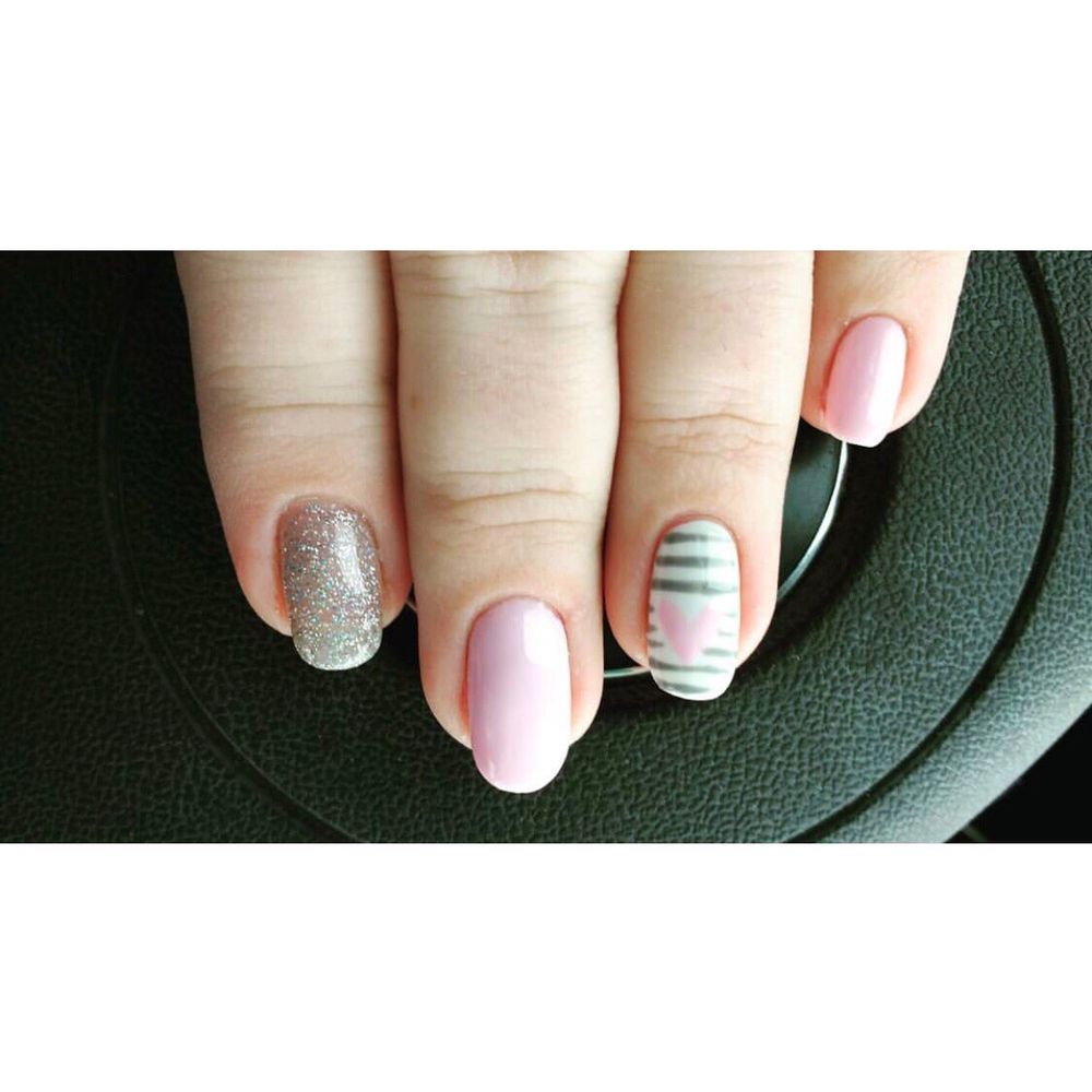 Nails by Mar Logo