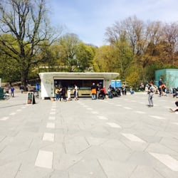 Gutta på Haugen - Nå med kiosk på torget nederst i parken. Is og andre godbiter :)