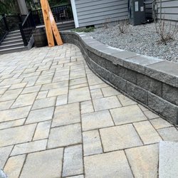 Green Ocean Landscaping - Pavers patio And small retaining wall blocks install.