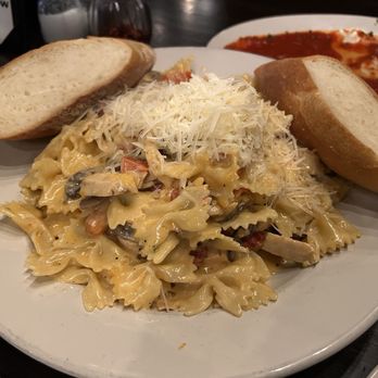 Pasta Bowl - Wicker Park - Farfalle Pollo - Italian Near Me - Chicago, Illinois Pasta Bowl - Wicker Park - Farfalle Pollo - Italian Near Me - Chicago, Illinois