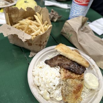 Rainbow Drive-In - Mixed Plate - Hawaiian Near Me - Honolulu, Hawaii