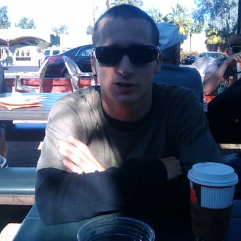 La Grande Orange - outside picnic tables - Coffee & Tea Near Me - Phoenix, Arizona