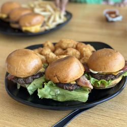 Cali "O" Burgers - Sliders r yummmmyyyy