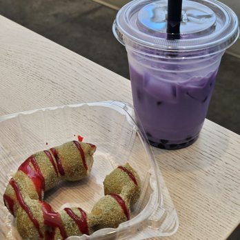 Mochinut - Strawberry matcha mochinut, ube boba milk tea - Hot Dogs Near Me - Beaverton, Oregon