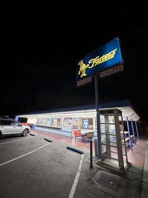 Fosters Freeze by null