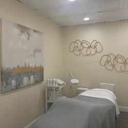 Glo Skin - Facial treatment room for customized facials, chemical peels, dermaplaning, hydradermabrasion, LED light therapy and more.