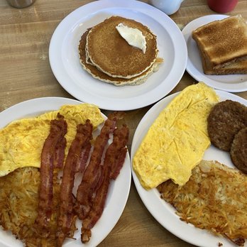 Basket Burger Cafe - Hot cakes, Bacon, hash browns, & egg + sausage, egg, hash browns, & toasts - American Near Me - East Los Angeles, California Basket Burger Cafe - Hot cakes, Bacon, hash browns, & egg + sausage, egg, hash browns, & toasts - American Near Me - East Los Angeles, California