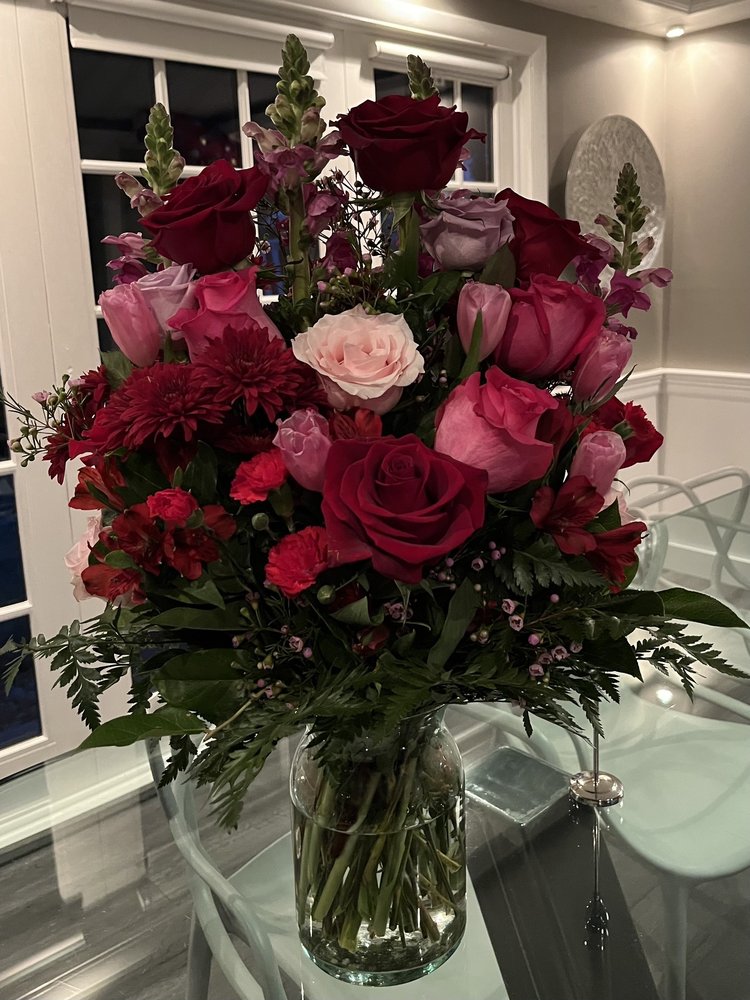 ALL SEASONS FLORIST Updated September 2024 18 Photos & 22 Reviews 11 Dawson Ave, Rockville