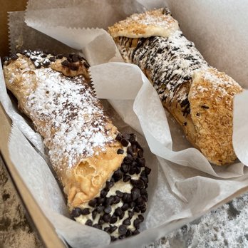 Mike's Pastry - chocolate chip cannoli, hazelnut cannoli - Bakeries Near Me - Cambridge, Massachusetts