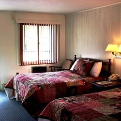 Kancamagus Lodge - Balcony room, overlooks Loon's South Mountain, two double beds, fridge, individual heat and air control