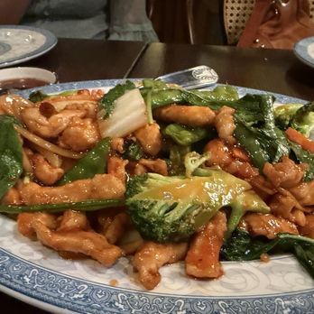Lilli & Loo - Ginger basil chicken - Chinese Near Me - New York, New York Lilli & Loo - Ginger basil chicken - Chinese Near Me - New York, New York