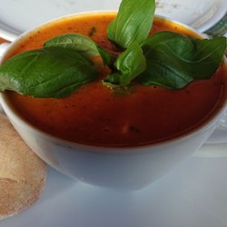 La Favola - Rozgrzewający krem z pomidorów z mozzarellą