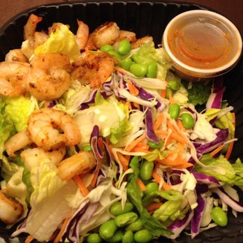Applebee's Grill + Bar - Thai Shrimp Salad, They forgot the peanut sauce and cilantro - American Near Me - Rochester, New York