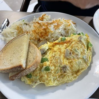 Maple House - Breakfast & Brunch Near Me - South Lyon, Michigan