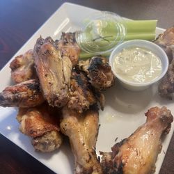 Fratelli Pizza Restaurant and Bar II - BBQ wings?? No bbq just plain and grilled , 10 wings for $20