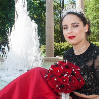 Harold Noe Photography - Quinceañera preshoot near Mecom Fountain - Videographers Near Me Harold Noe Photography - Quinceañera preshoot near Mecom Fountain - Videographers Near Me