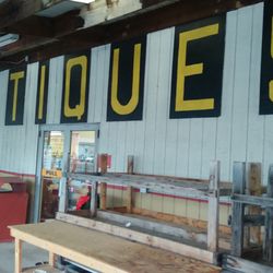Fayetteville Antique & Craft Mall - Antiques!