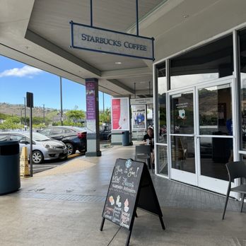Starbucks - the entrance of a coffee shop - Coffee & Tea Near Me - Honolulu, Hawaii