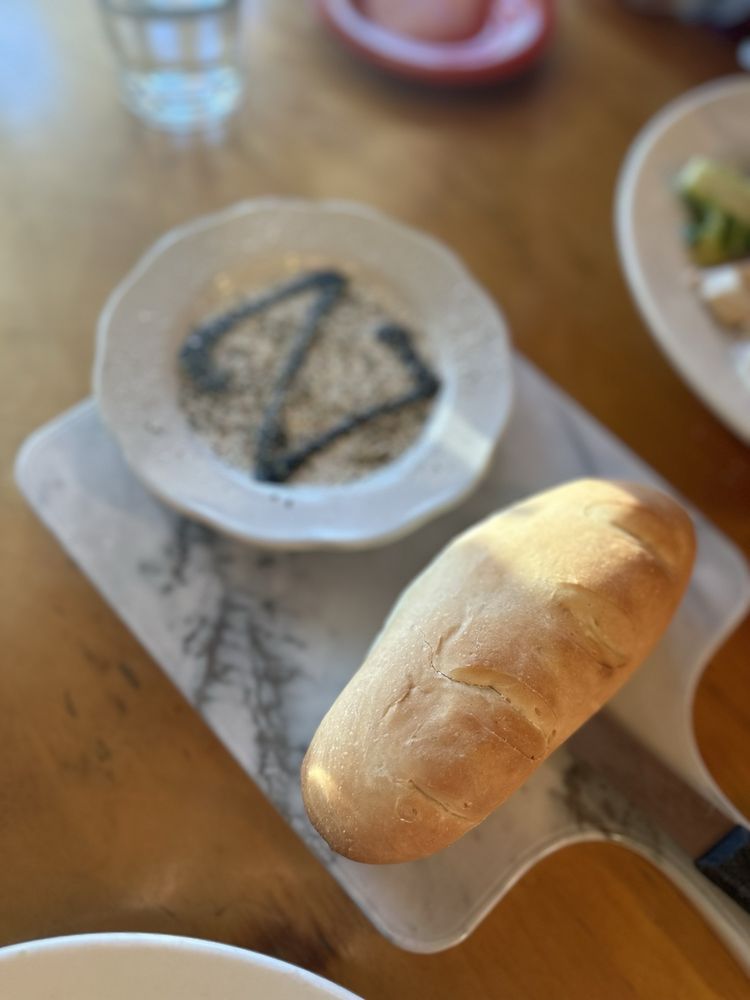 Social spots from Zeppolli's