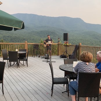 Deer Ridge Mountain Resort - Live music out on the deck . - Resorts Near Me - Gatlinburg, Tennessee Deer Ridge Mountain Resort - Live music out on the deck . - Resorts Near Me - Gatlinburg, Tennessee