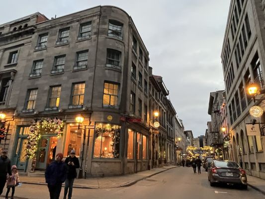 Rue St-Paul Ouest by null