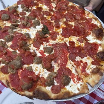 Grimaldi's Pizzeria - Half Hot Honey Pepperoni and half Don's - pepperoni and Italian sausage - Pizza Near Me - Scottsdale, Arizona Grimaldi's Pizzeria - Half Hot Honey Pepperoni and half Don's - pepperoni and Italian sausage - Pizza Near Me - Scottsdale, Arizona