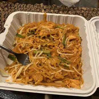 Panya Thai Kitchen - Pad Thai with Chicken - Thai Near Me - Escondido, California Panya Thai Kitchen - Pad Thai with Chicken - Thai Near Me - Escondido, California
