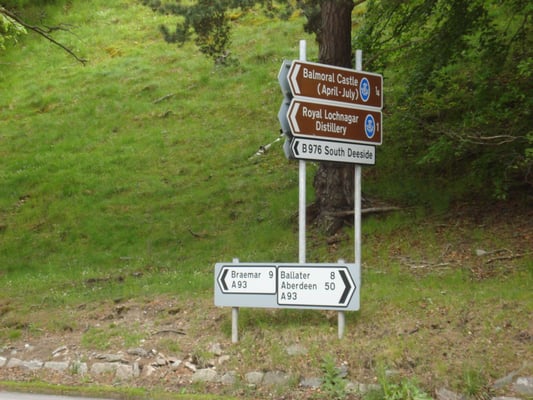 Crathie Kirk by null