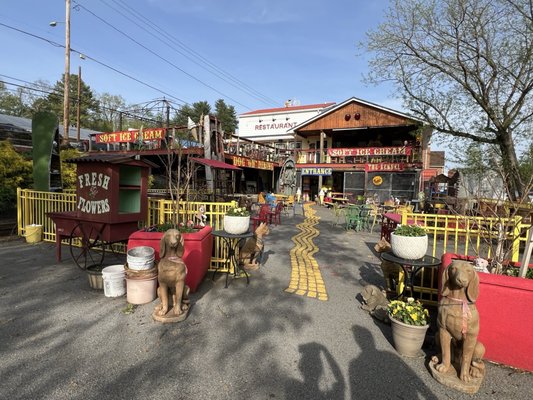 Buddylou's Eats Drinks & Antiques by null