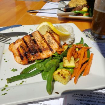 Bistro St Germain - Nice crisp on salmon skin. Tasty veggies. Horrible hard/dry white rice. - French Near Me - Seal Beach, California