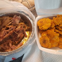 3kitchen Bar & Grill - Pernil and fried plantains
