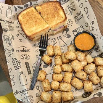 I Heart Mac and Cheese - Cuban Grilled Cheese - Sandwiches Near Me - Sacramento, California I Heart Mac and Cheese - Cuban Grilled Cheese - Sandwiches Near Me - Sacramento, California