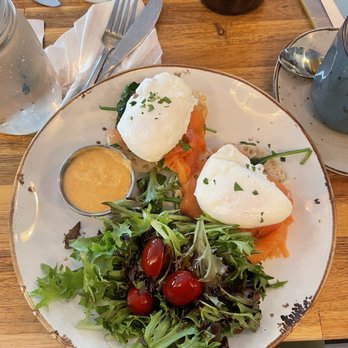Hatch 44 Cafe - Love this place! Got the smoked salmon Benedict with a side of potatoes to share with a friend. - Cafes Near Me - Metuchen, New Jersey