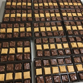 Aunt Mabel's Fudge - Assorted fudge gift boxes - Gluten-Free Near Me Aunt Mabel's Fudge - Assorted fudge gift boxes - Gluten-Free Near Me