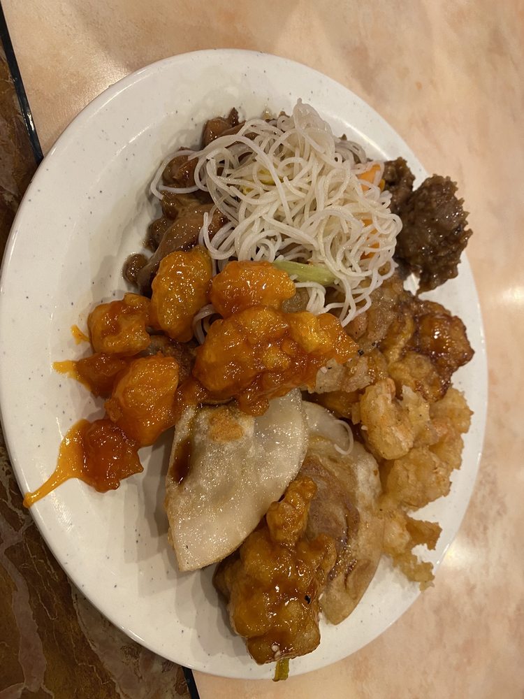 JADE BUFFET 638 Edelweiss Village Pkwy, Gaylord, Michigan Chinese