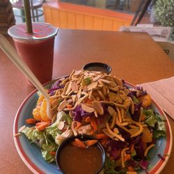 Vida Juice - Chinese chicken salad and a guava smoothie
