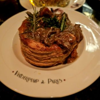 Vanderpump A Paris - Beef Bourgignon Pot Pie - French Near Me - Las Vegas, Nevada Vanderpump A Paris - Beef Bourgignon Pot Pie - French Near Me - Las Vegas, Nevada