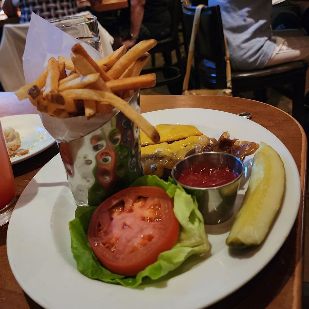 Di Pescara - Uncle Paulie's Cheeseburger minus the brioche bun - Italian Near Me - Northbrook, Illinois