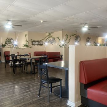 Kamilas Breakfast and Lunch - Dinning area - American Near Me - San Diego, California Kamilas Breakfast and Lunch - Dinning area - American Near Me - San Diego, California
