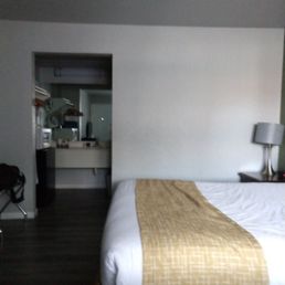 Queen room